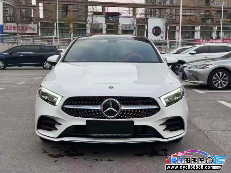 21年奔驰A轿车抵押车出售