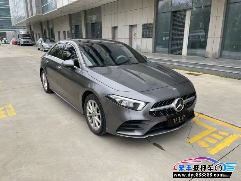 21年奔驰A轿车抵押车出售