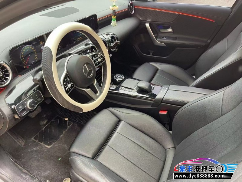 21年奔驰A轿车抵押车出售