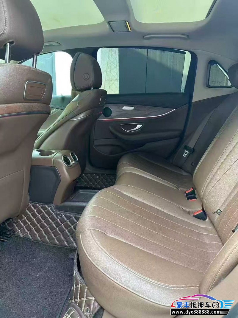 17年奔驰E轿车抵押车出售