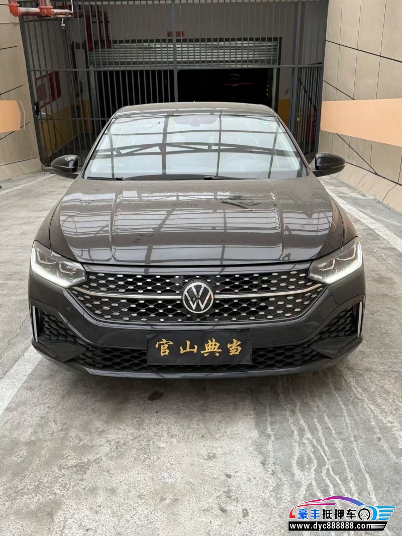抵押车出售22年大众朗逸轿车