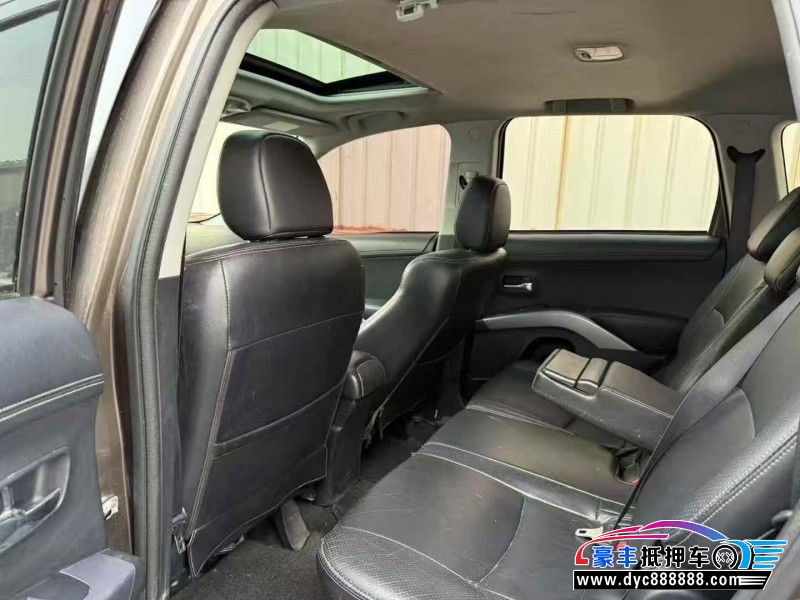 14年三菱欧蓝德SUV抵押车出售