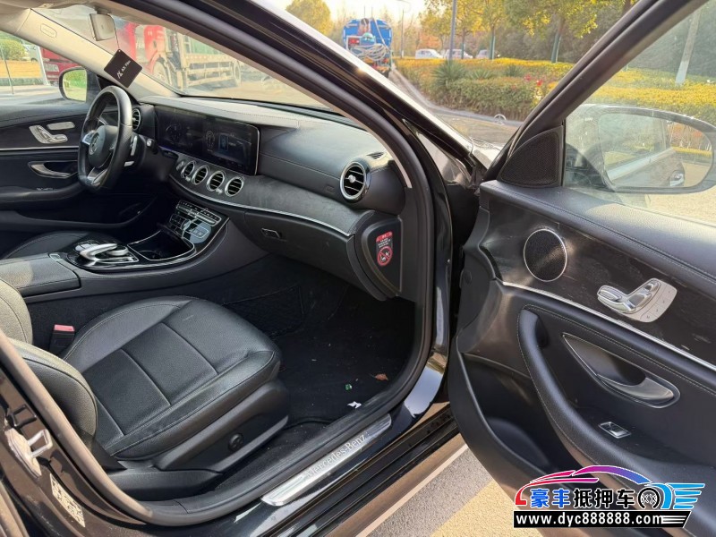 17年奔驰E轿车抵押车出售