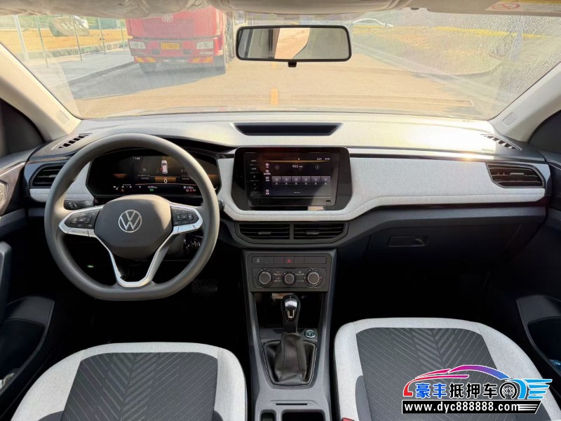 25年大众途岳轿车抵押车出售