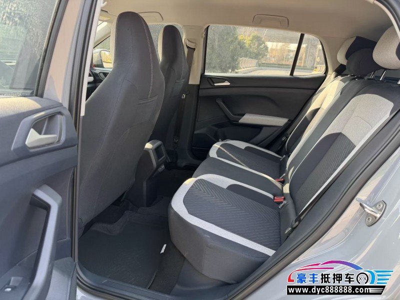 25年大众途岳轿车抵押车出售