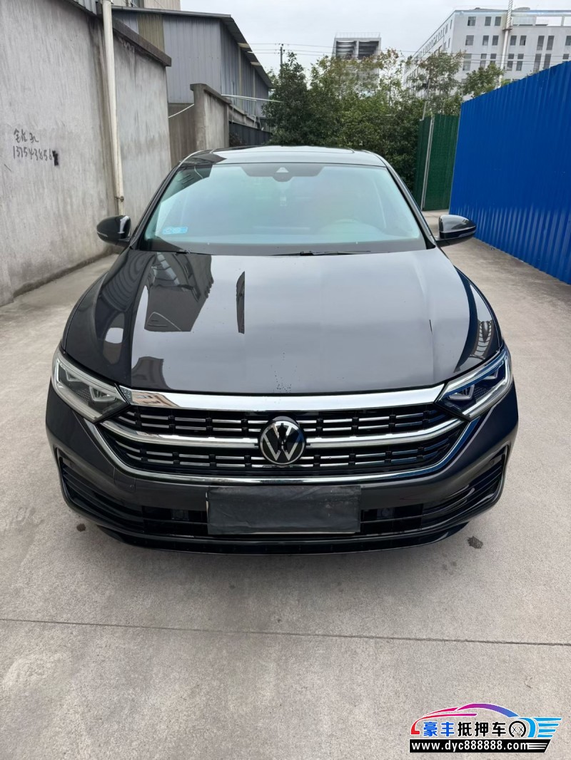 抵押车出售24年大众速腾轿车