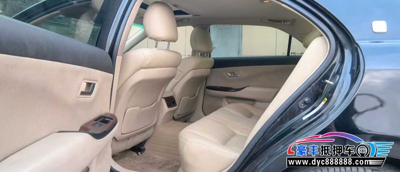 10年丰田皇冠轿车抵押车出售