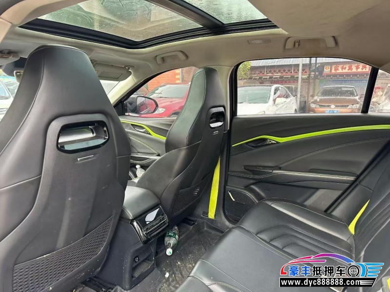 23年哪吒U轿车抵押车出售