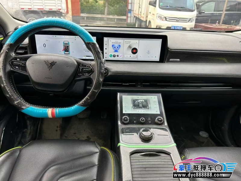 23年哪吒U轿车抵押车出售