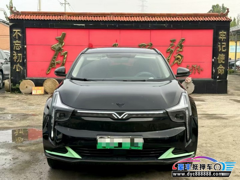 抵押车出售23年哪吒U轿车