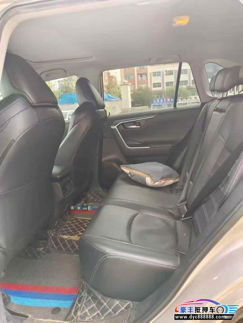 22年丰田威兰达轿车抵押车出售