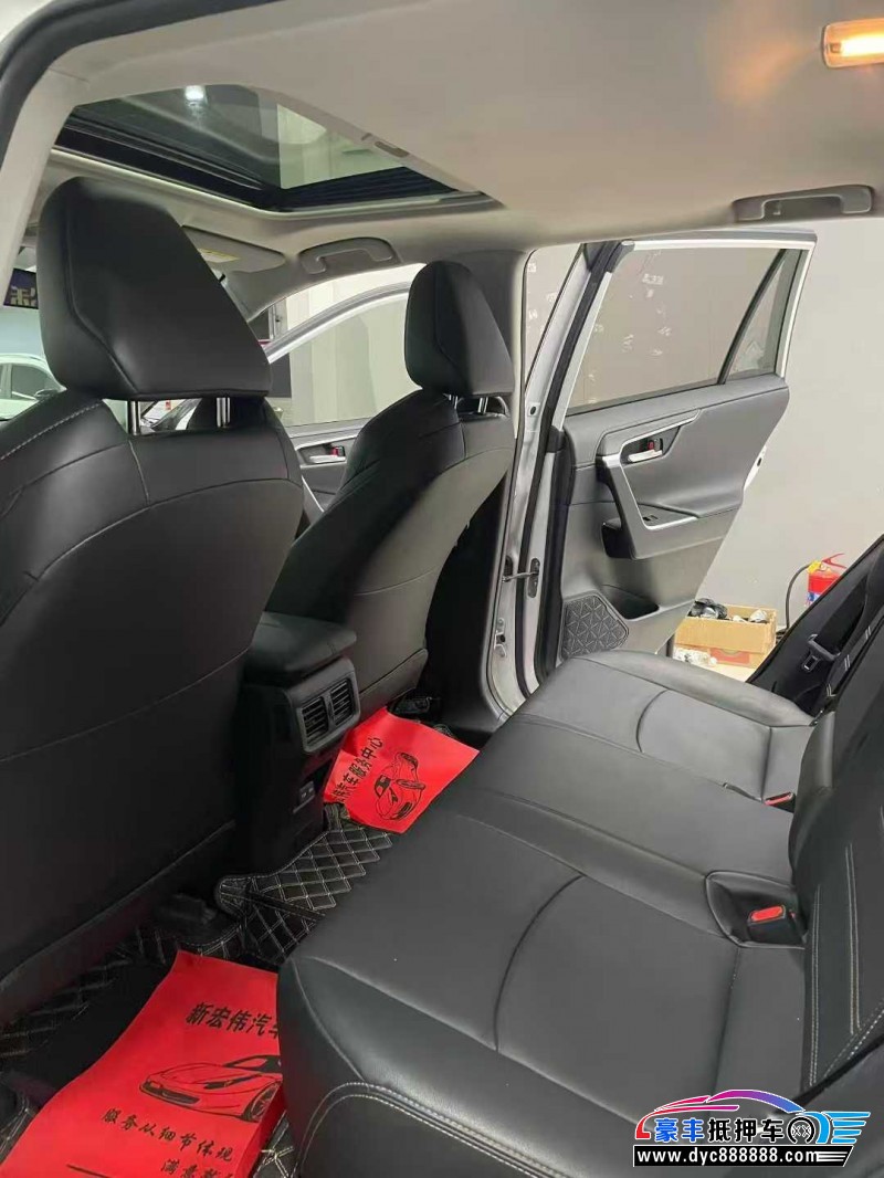 22年丰田威兰达轿车抵押车出售