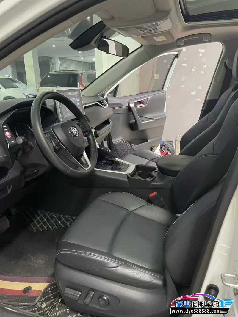 22年丰田威兰达轿车抵押车出售