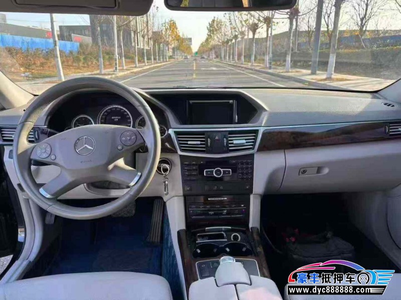 13年奔驰E轿车抵押车出售