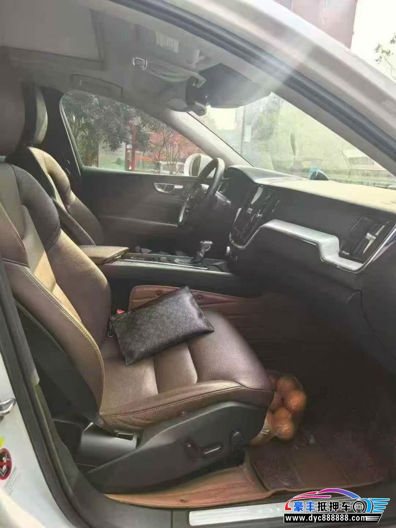 19年沃尔沃XC60轿车抵押车出售