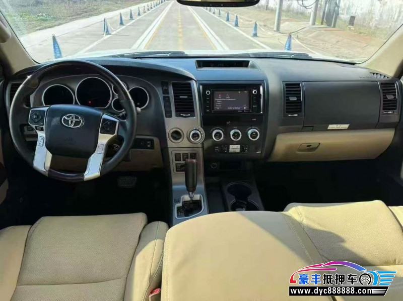 14年丰田红杉轿车抵押车出售