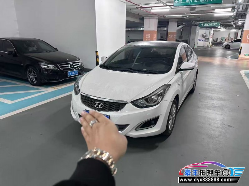 抵押车出售17年现代朗动轿车