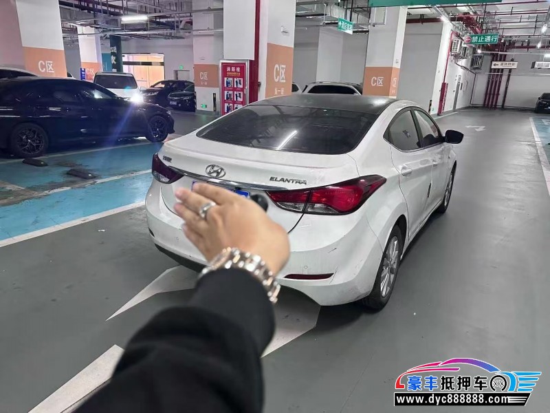 17年现代朗动轿车抵押车出售