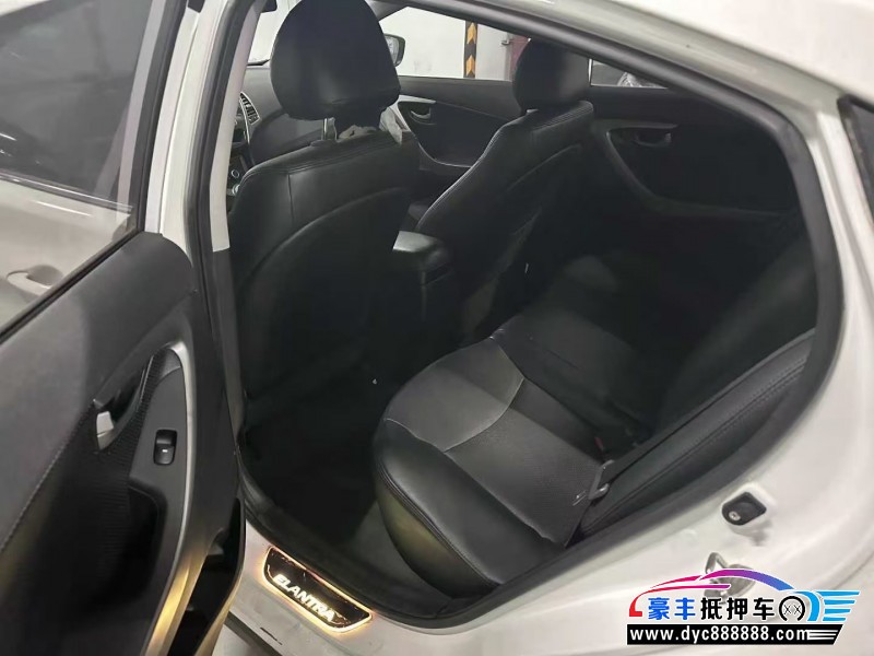 17年现代朗动轿车抵押车出售