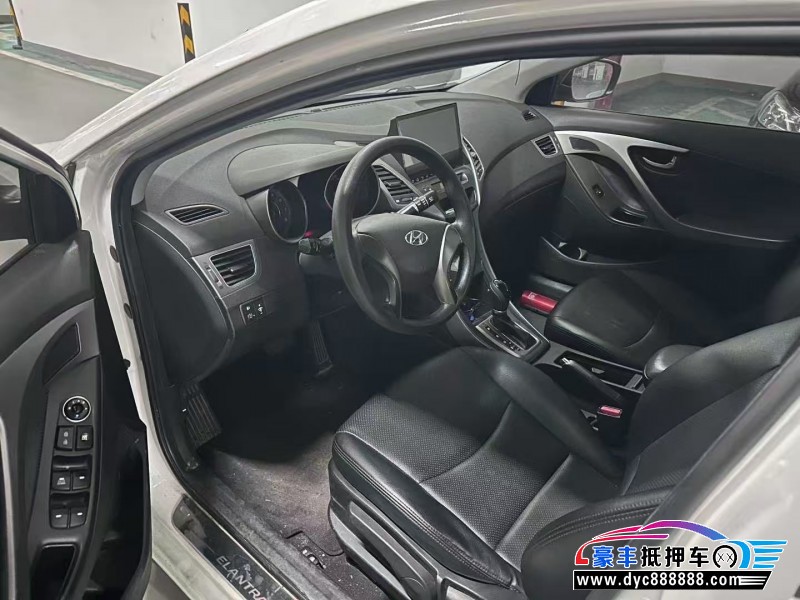 17年现代朗动轿车抵押车出售