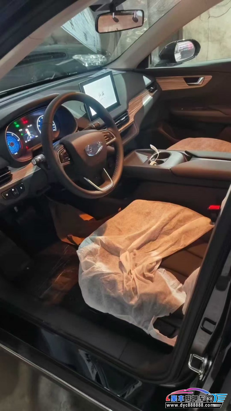 25年红旗EQM5轿车抵押车出售