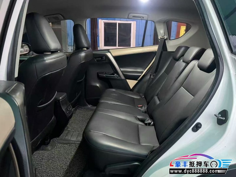 14年丰田RAV4轿车抵押车出售