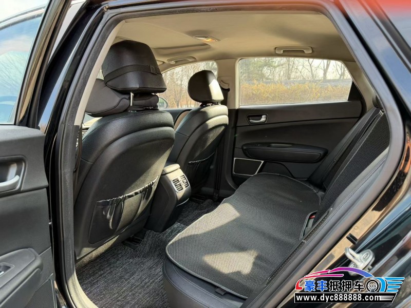 19年起亚K5轿车抵押车出售