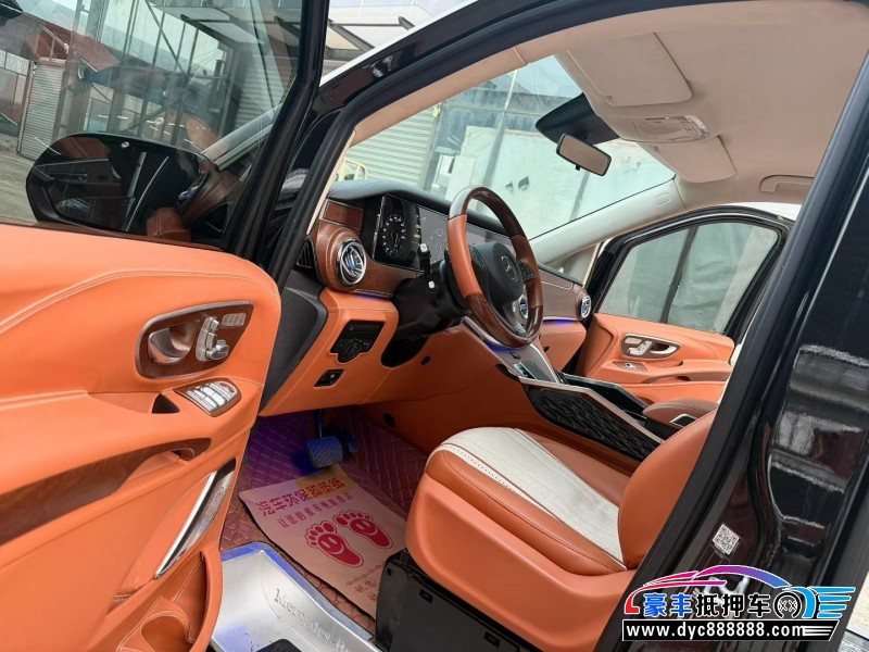 22年奔驰威霆轿车抵押车出售