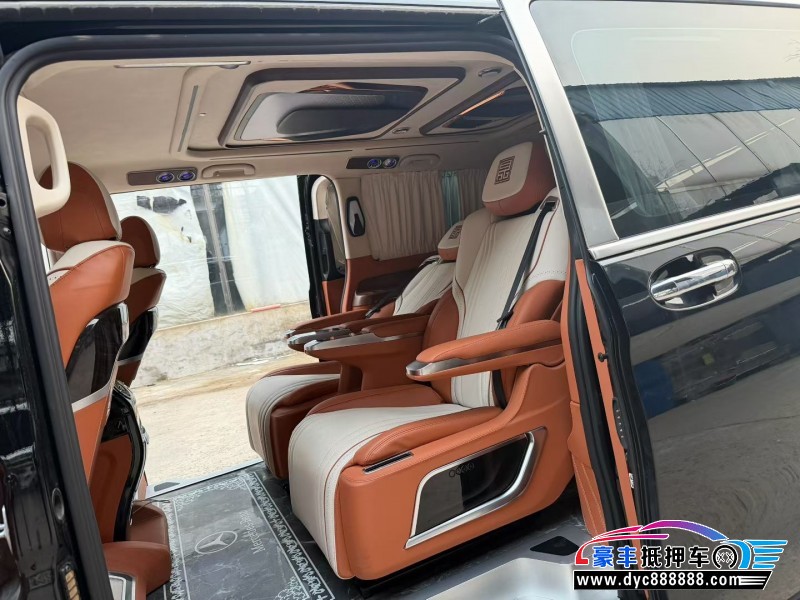 22年奔驰威霆轿车抵押车出售