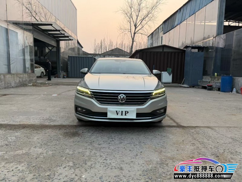 抵押车出售18年大众朗逸轿车