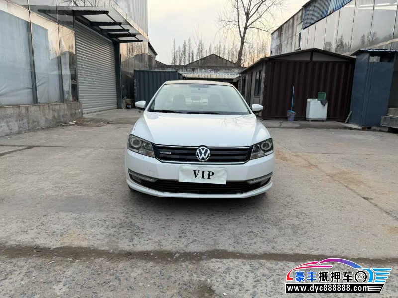 抵押车出售14年大众朗逸轿车