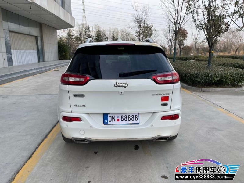 18年Jeep自由光轿车抵押车出售