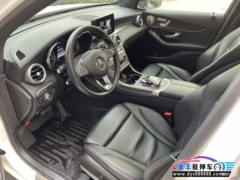 17年奔驰GLC轿车抵押车出售