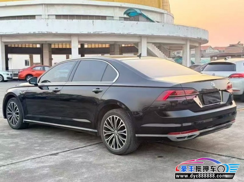 18年大众辉昂轿车抵押车出售