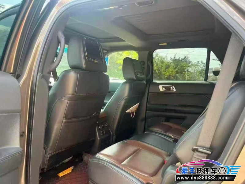 15年福特探险者轿车抵押车出售