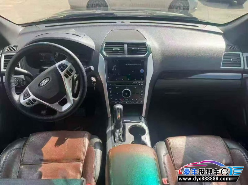 15年福特探险者轿车抵押车出售