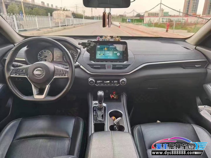 19年日产天籁轿车抵押车出售