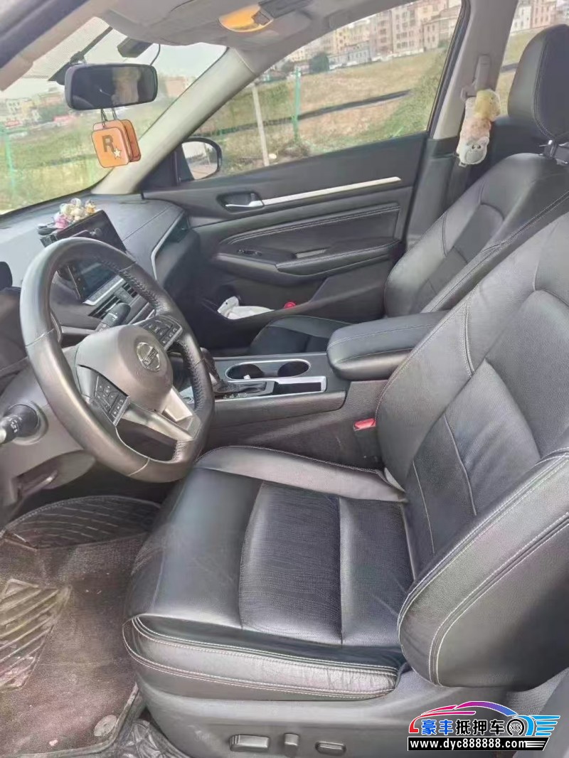 19年日产天籁轿车抵押车出售