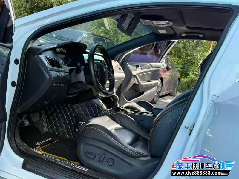 17年现代索纳塔轿车抵押车出售