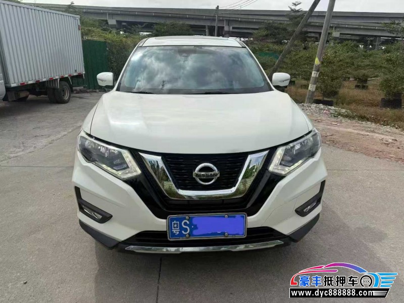 抵押车出售18年日产奇骏轿车