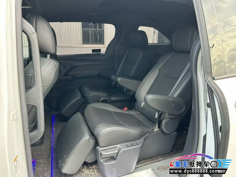 23年丰田塞纳轿车抵押车出售