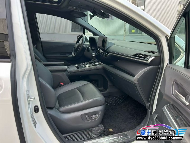 23年丰田塞纳轿车抵押车出售