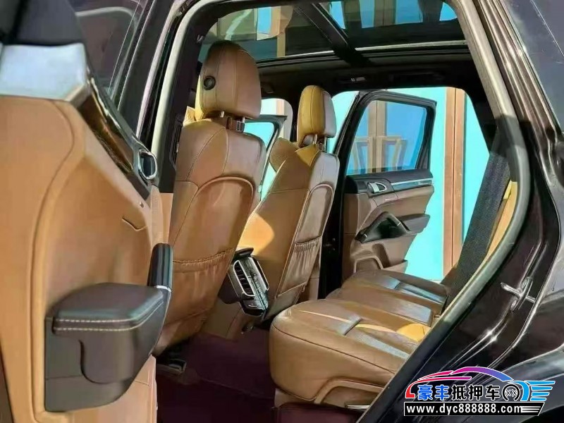 14年保时捷卡宴轿车抵押车出售