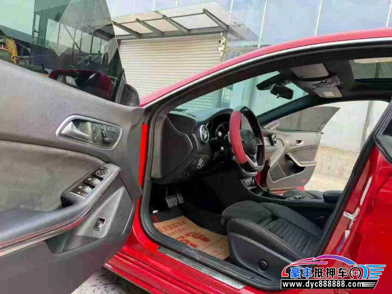 16年奔驰CLA轿车抵押车出售