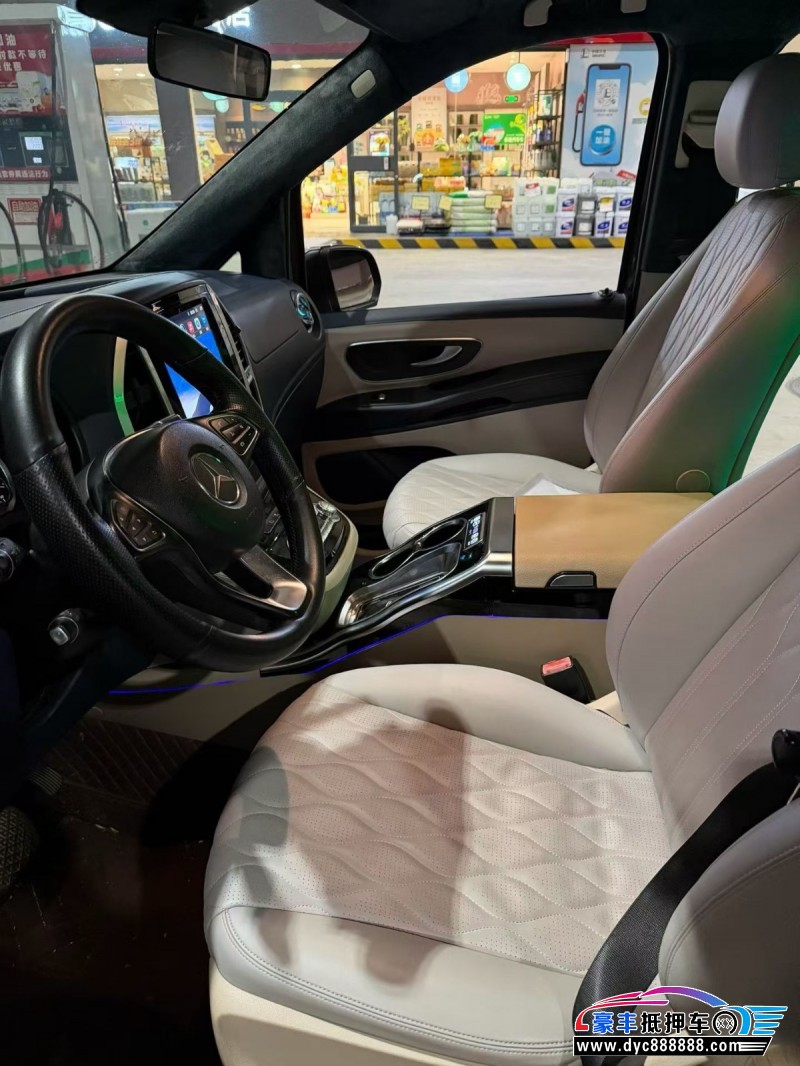 17年奔驰威霆轿车抵押车出售