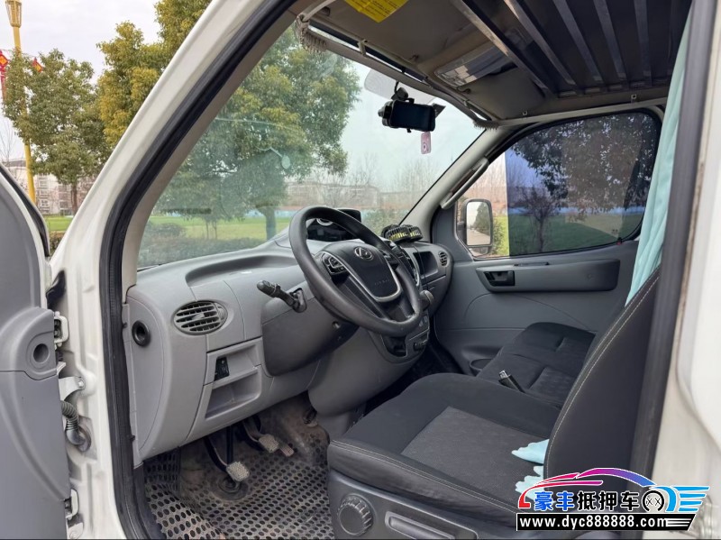 21年上汽大通V80轿车抵押车出售