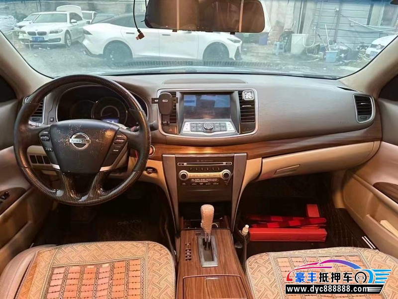 12年日产天籁轿车抵押车出售