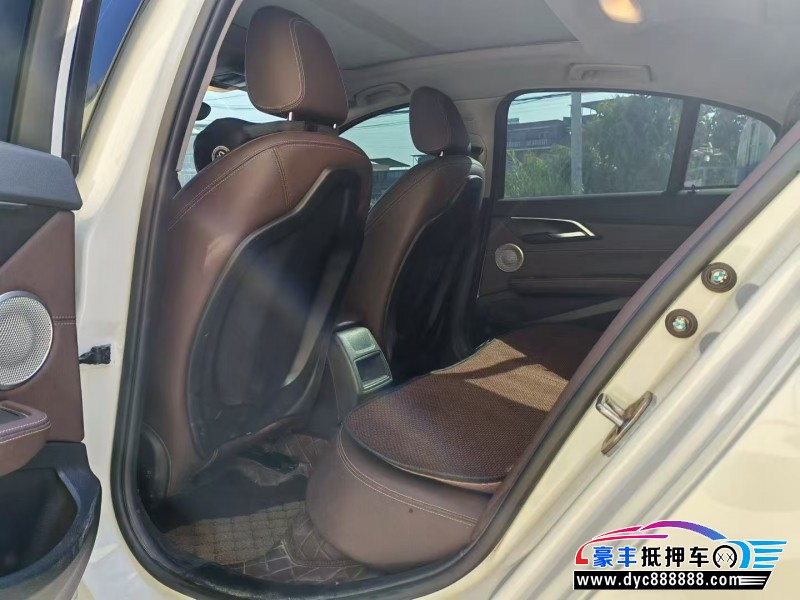 23年宝马1系轿车抵押车出售