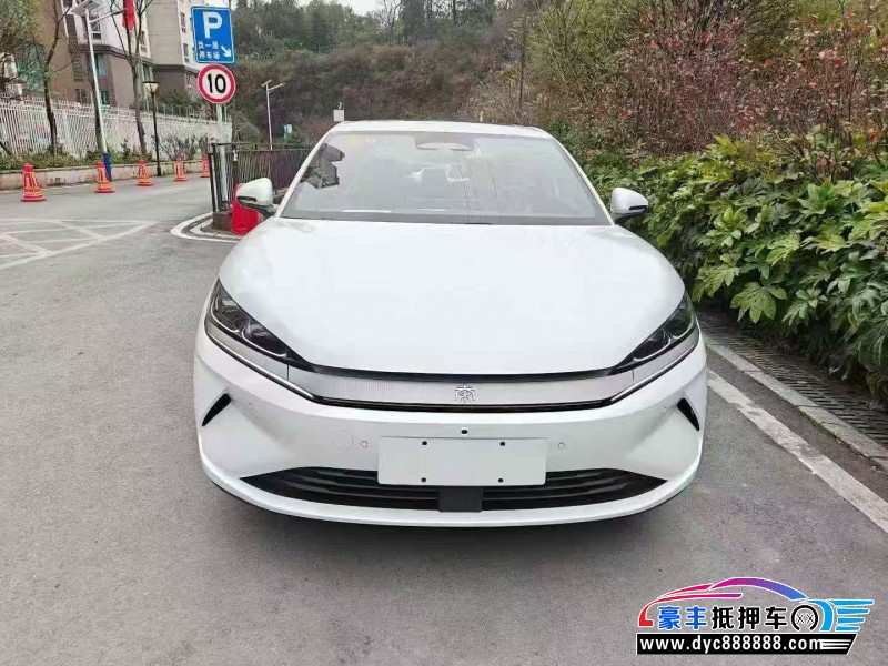 25年比亚迪秦轿车抵押车出售