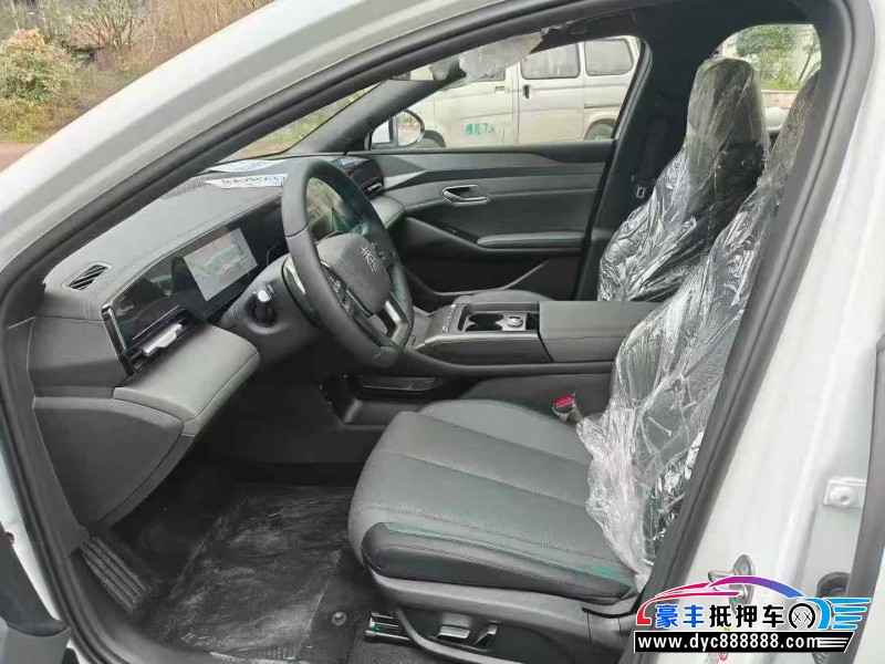 25年比亚迪秦轿车抵押车出售